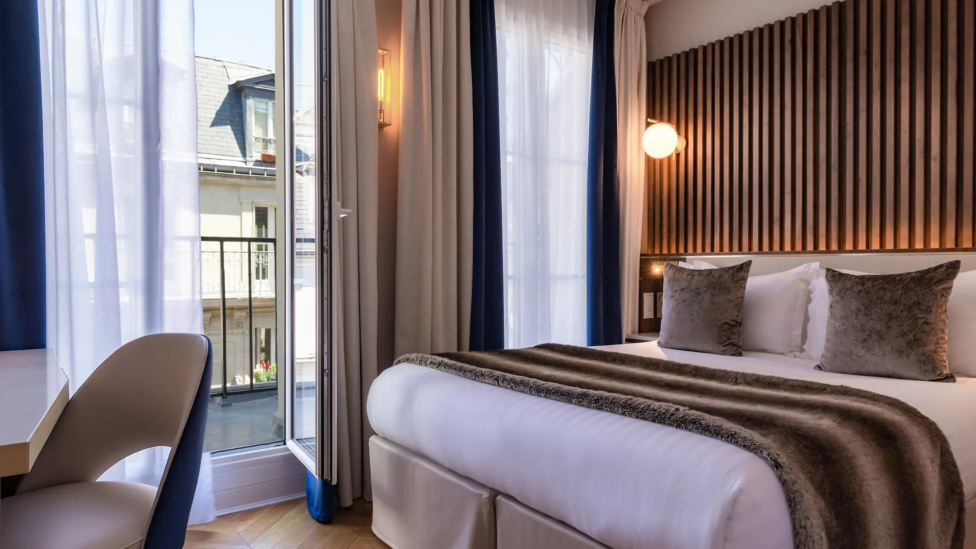Lord Byron Paris